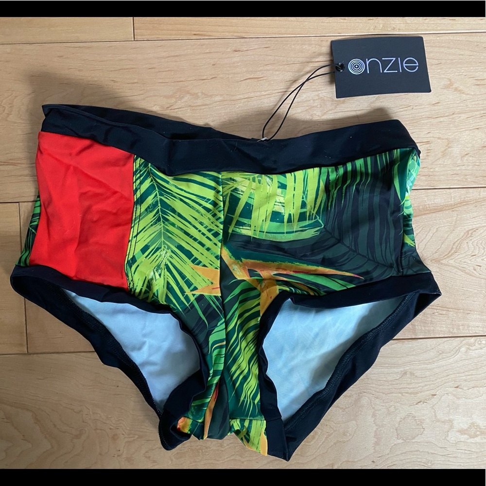 Onzie hot yoga shorts size M!